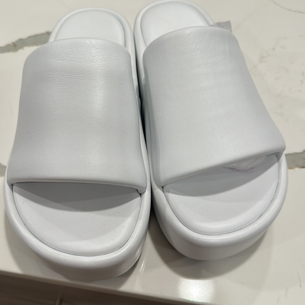Balenciaga slides. - Picture 2 of 7
